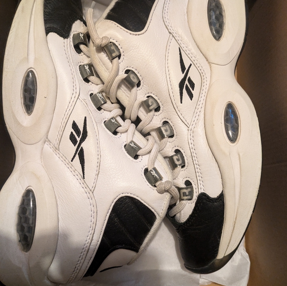 Reebok question mid Allen Iverson junior size 6 used with original box